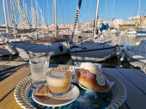 Cappuccino e maritozzo